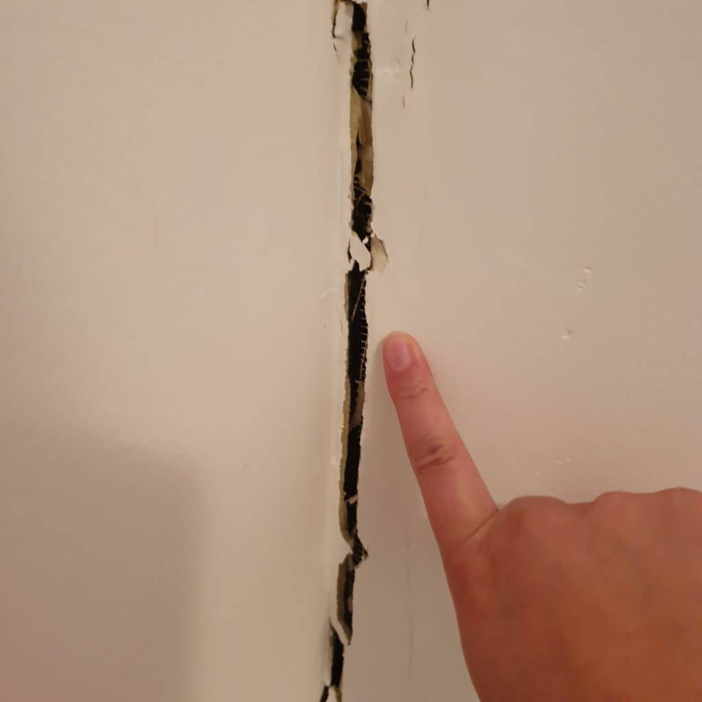 wall cracks melbourne